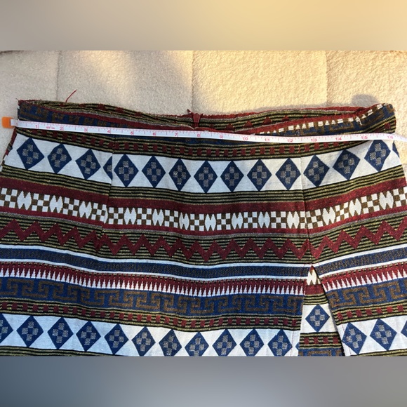 Multicolored pattern skort, size large - Picture 4 of 5